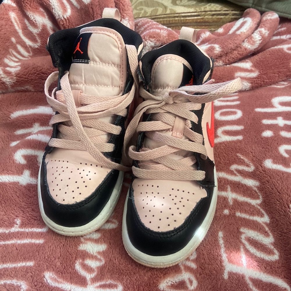 Girls sneakers